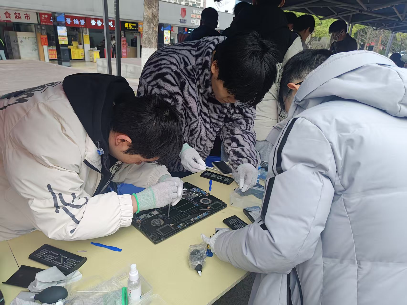 黑客松活动照片